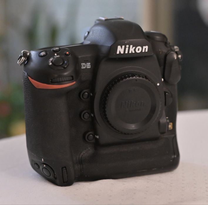 Vendo Nikon D5 - 100% funcional