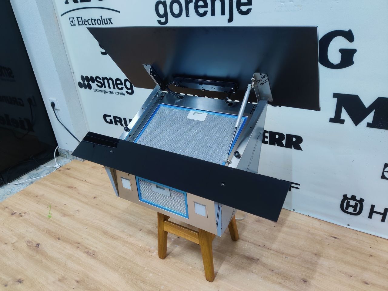 Потужна витяжка AEG DVE5971HG. Чорне скло! 90 см. Made in Italy.