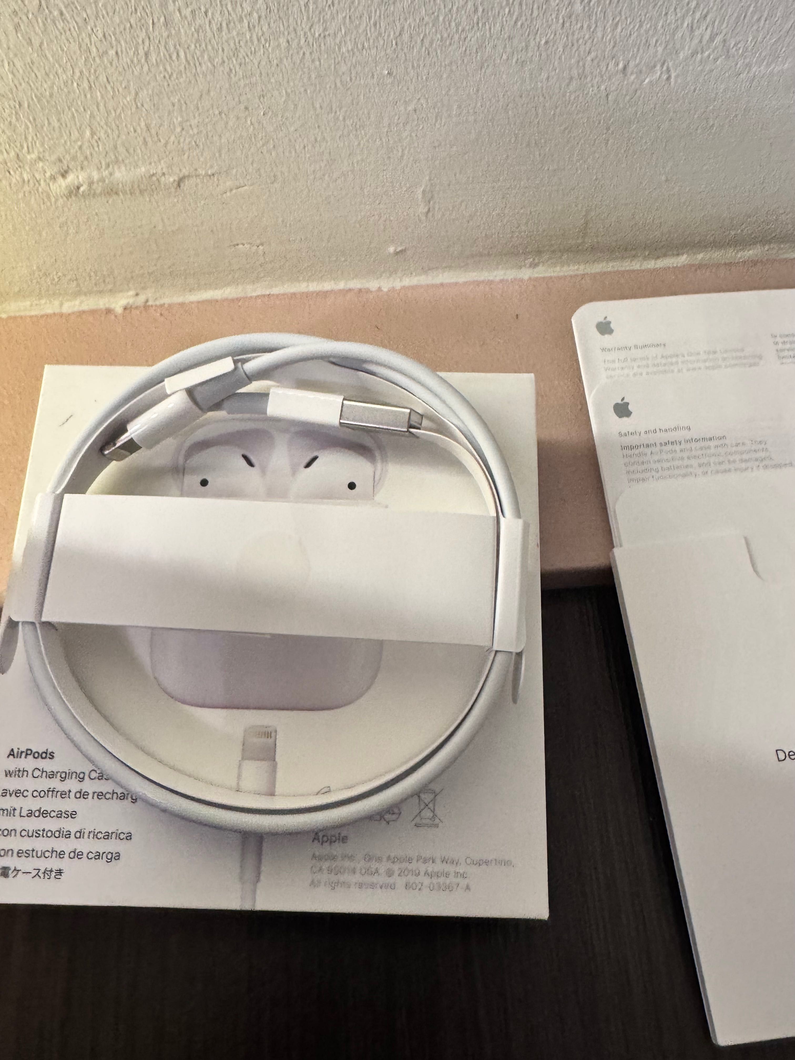 Pudełko AirPods nowy przewód Lightning oryginalny