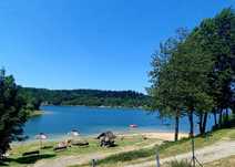 Domek blisko jeziora wrzesień Bieszczady Solina  Zawóz