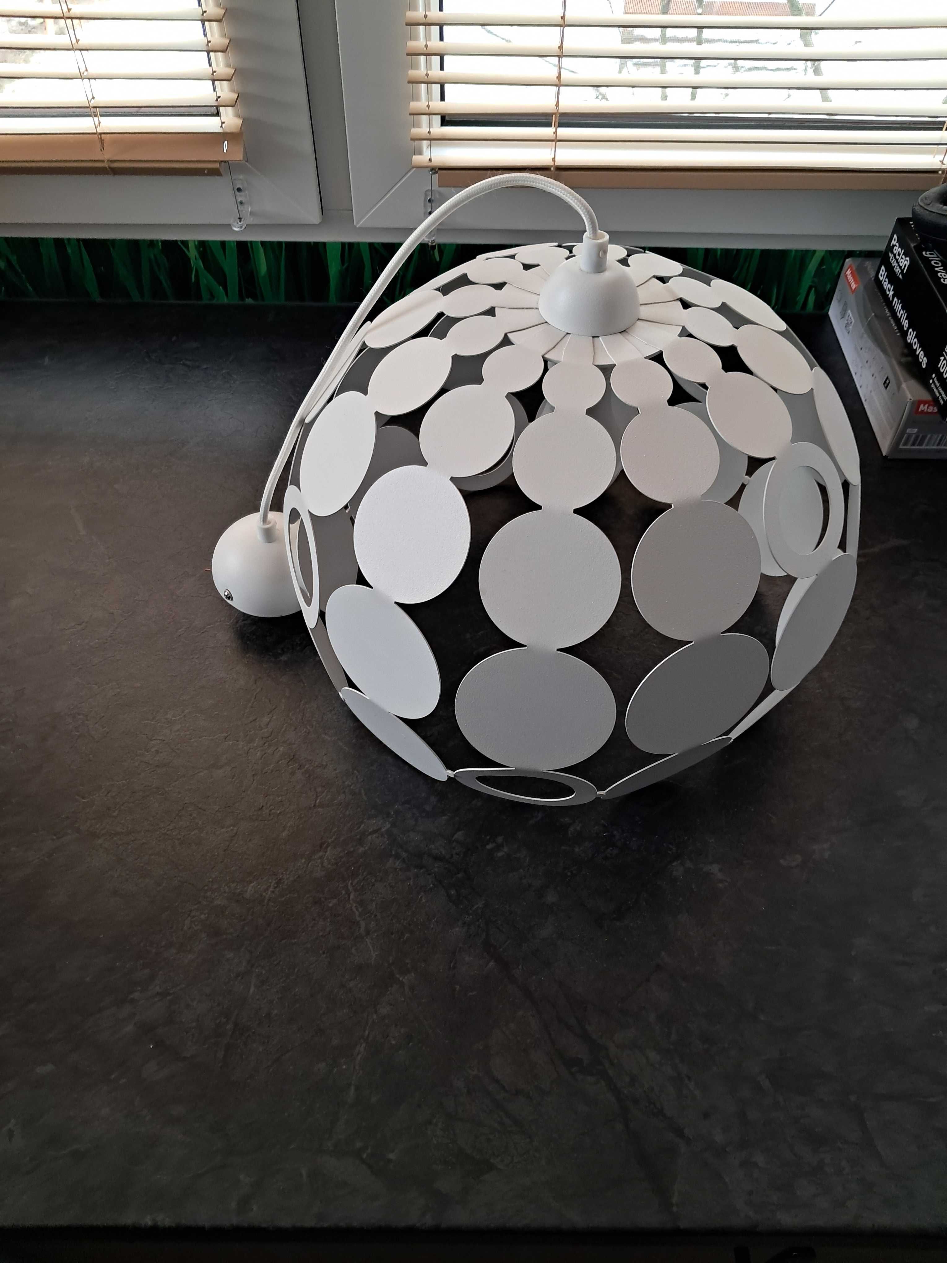 Lampa wisząca biała kula