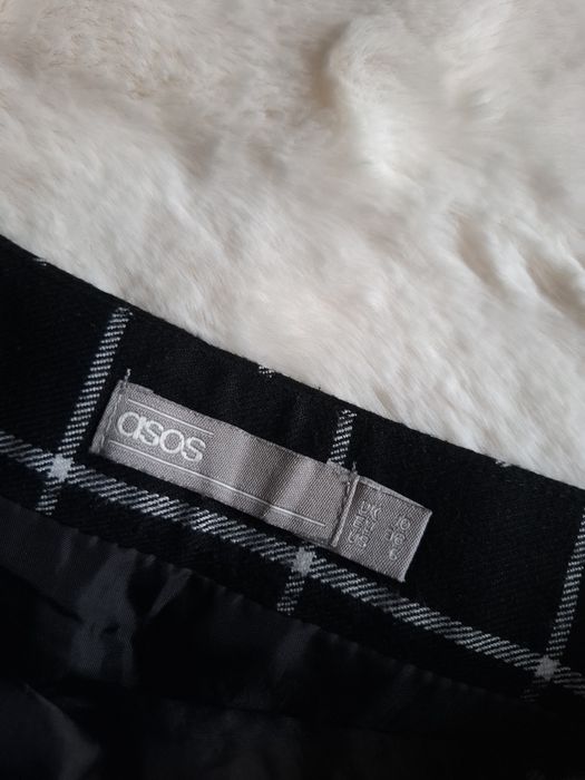 Czarna spódniczka w kratkę Asos M38