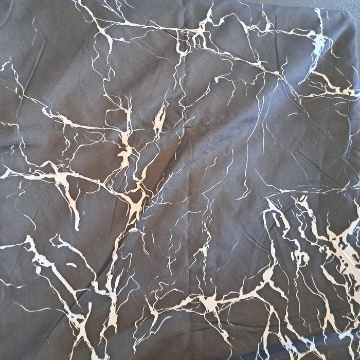 Zestaw poszewek w marmurowy wzór na kołdrę i poduszkę 200x200