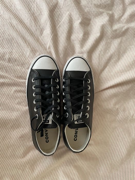 Chuck Taylor All Star com plataforma. Tecido pele.