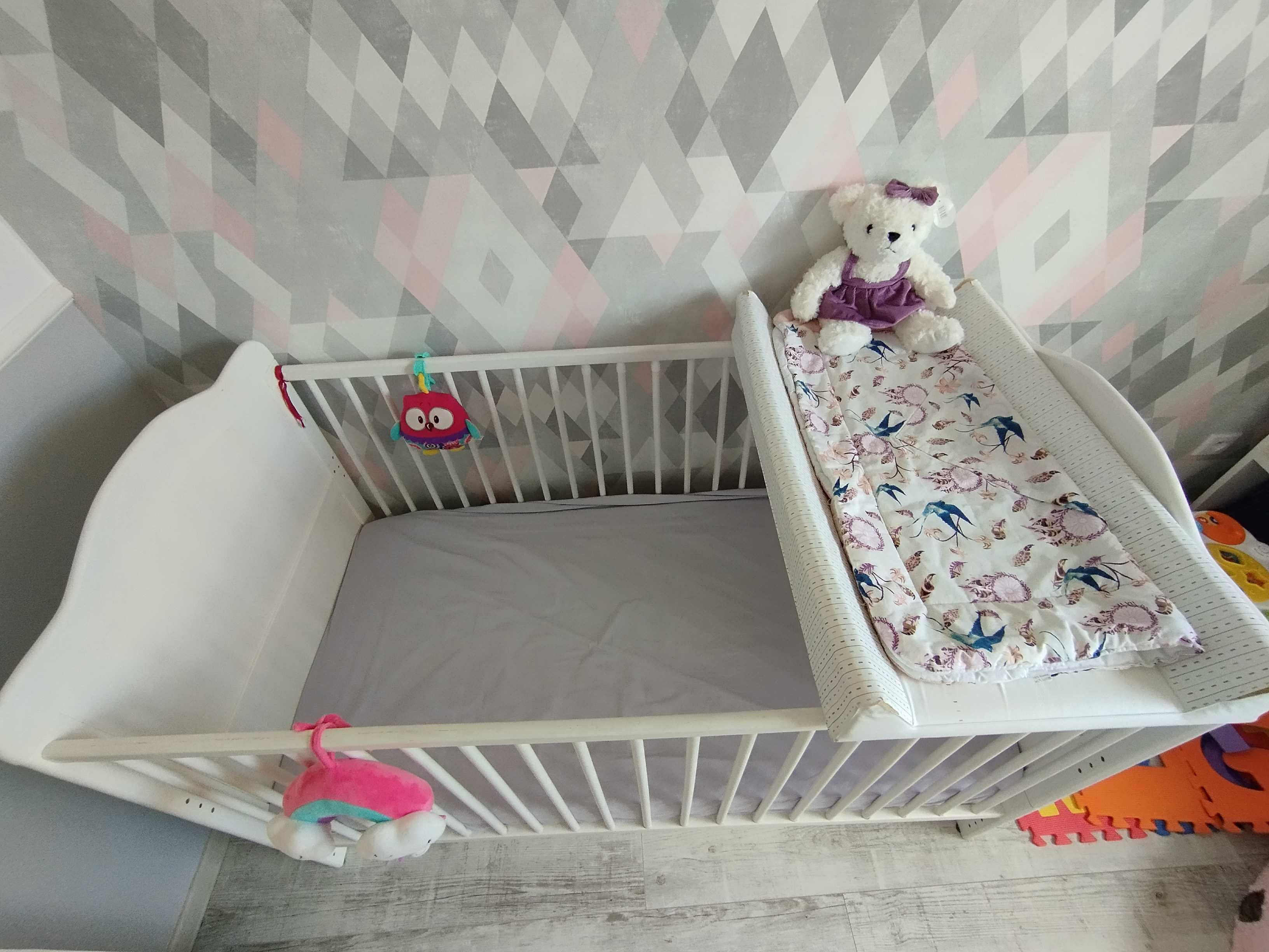 Białe łóżeczko niemowlęce/tapczanik 70x140 + materac + przewijak