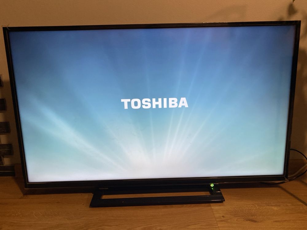 Toshiba  43 cale LED smart