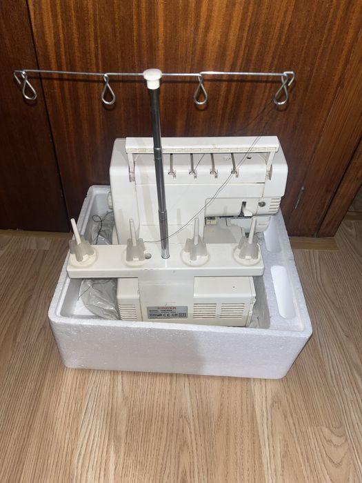 Maquina Corte e Cose SINGER