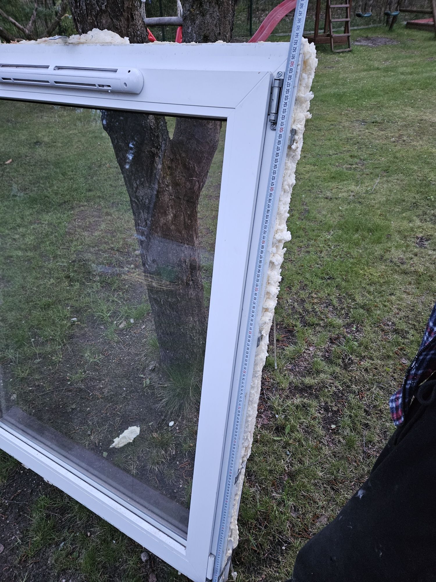 Okno PCV 120x140 mahoń + moskitiera