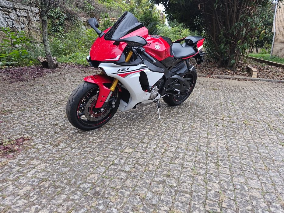 Yamaha yzf R1  2015