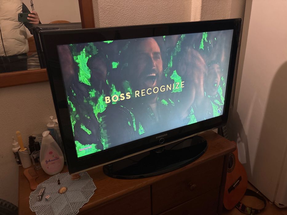 Samsung 42” TV – FOR PARTS (Screen Damaged) but still working