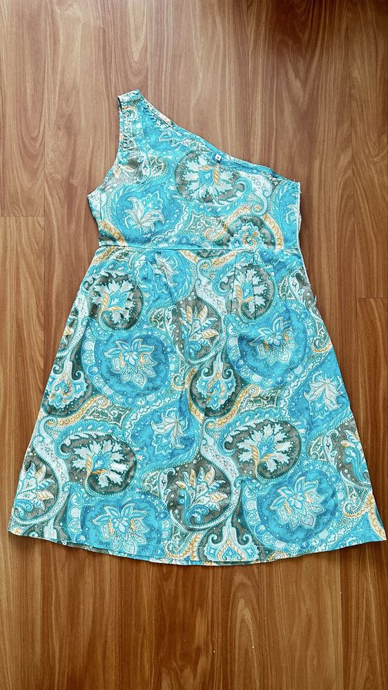 Vestido curto de verão em segunda mão