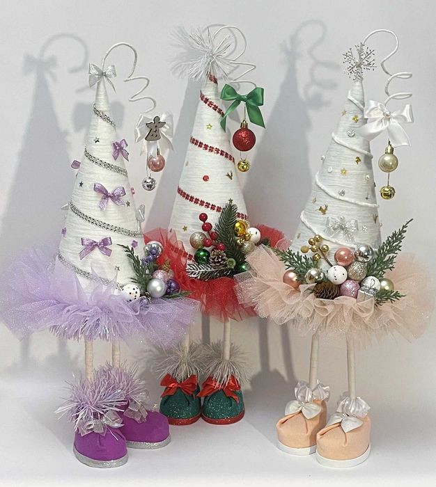 Декоративна інтер'єрна різдвяна ялинка на ніжках ручної роботи