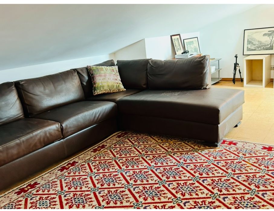 Sofa em pele com chaise longue