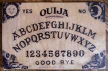 Ouija spirytyzm wywoływanie duchów halloween gra planszowa