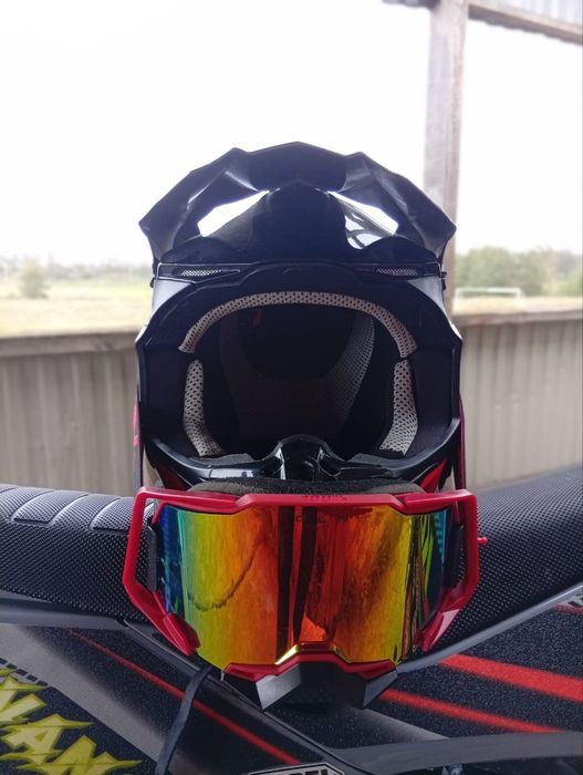 Продам шолом на мотоцикол кросовий