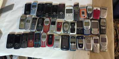 Телефони повністю справні для колекції чи користування