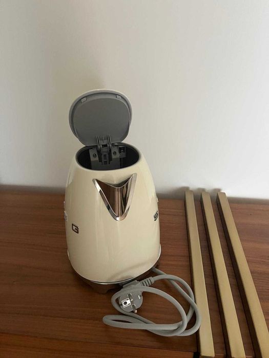 Chaleira Elétrica Smeg Mini , 1,7L, Creme , NOVA
