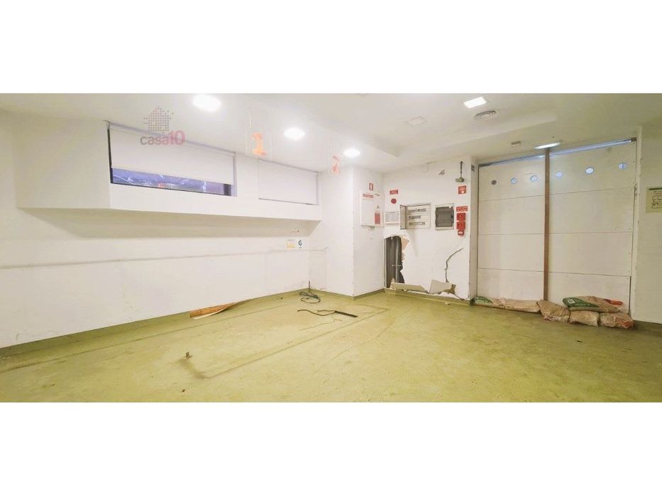 Vende-se amplo espaço comercial no Campo Grande, Lisboa
