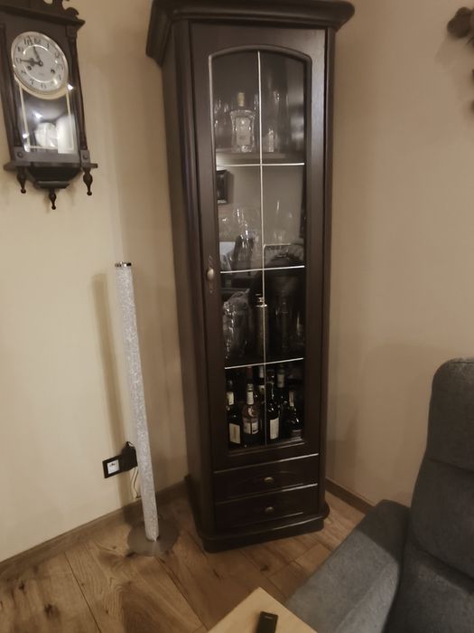 Zestaw mebli drewnianych