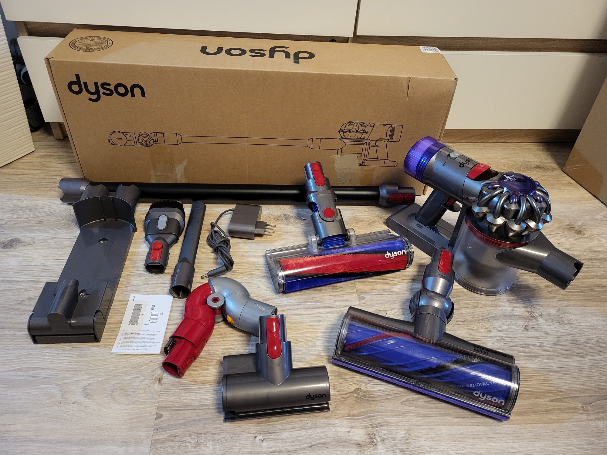 Odkurzacz Dyson v8 Total Clean Nowy model Sv25 pionowy Bezprzewodowy