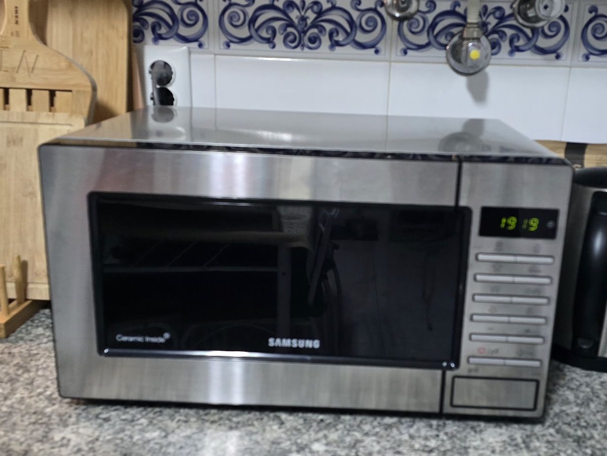 Micro-ondas SAMSUNG GE87M-X (23 L - Com Grill - Inox)