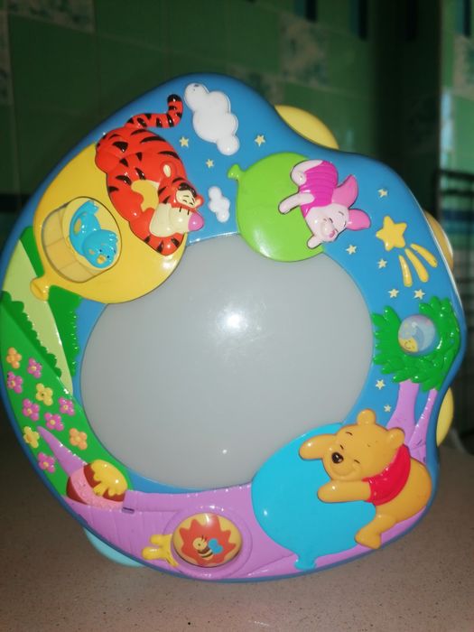 Brinquedo de cama de grades  com magens musical