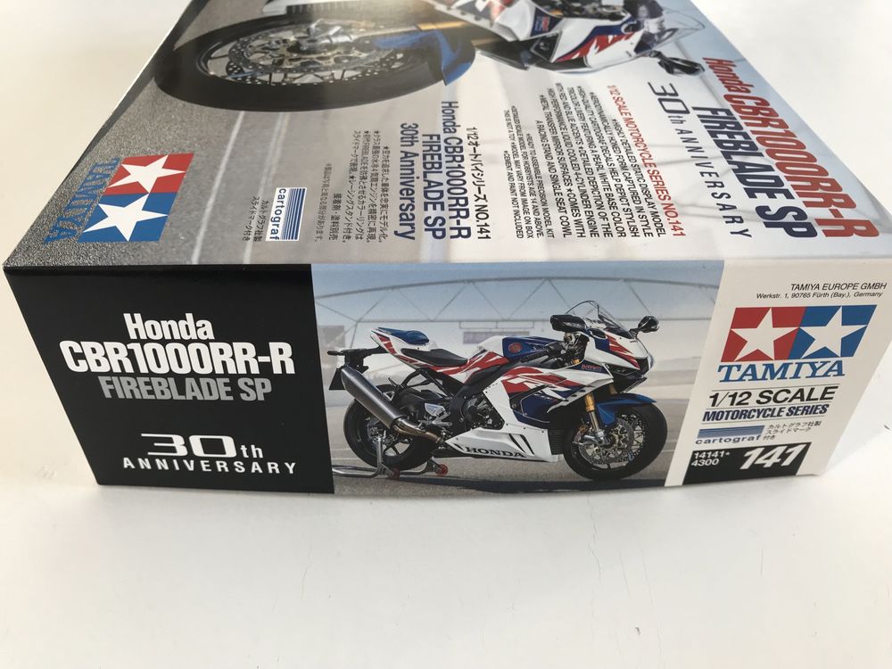 Motor Honda CBR 1000RR-R model Tamiya 14141