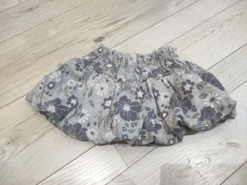 Dziewczęca spódniczka w kwiaty