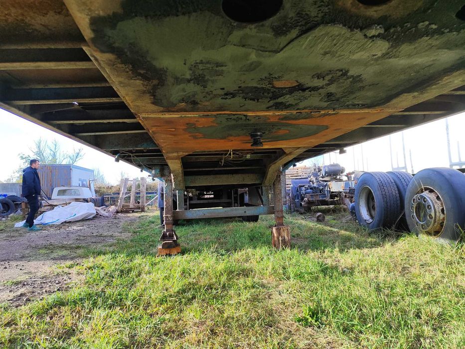 Напівпричіп лісовоз спеціалізований МАЗ 9758