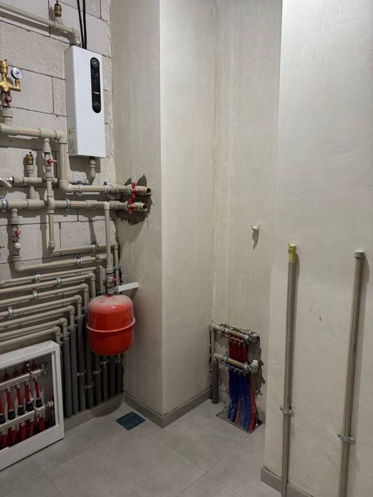 Продам новий будинок з басейном у котеджному містечку “Міжріччя”