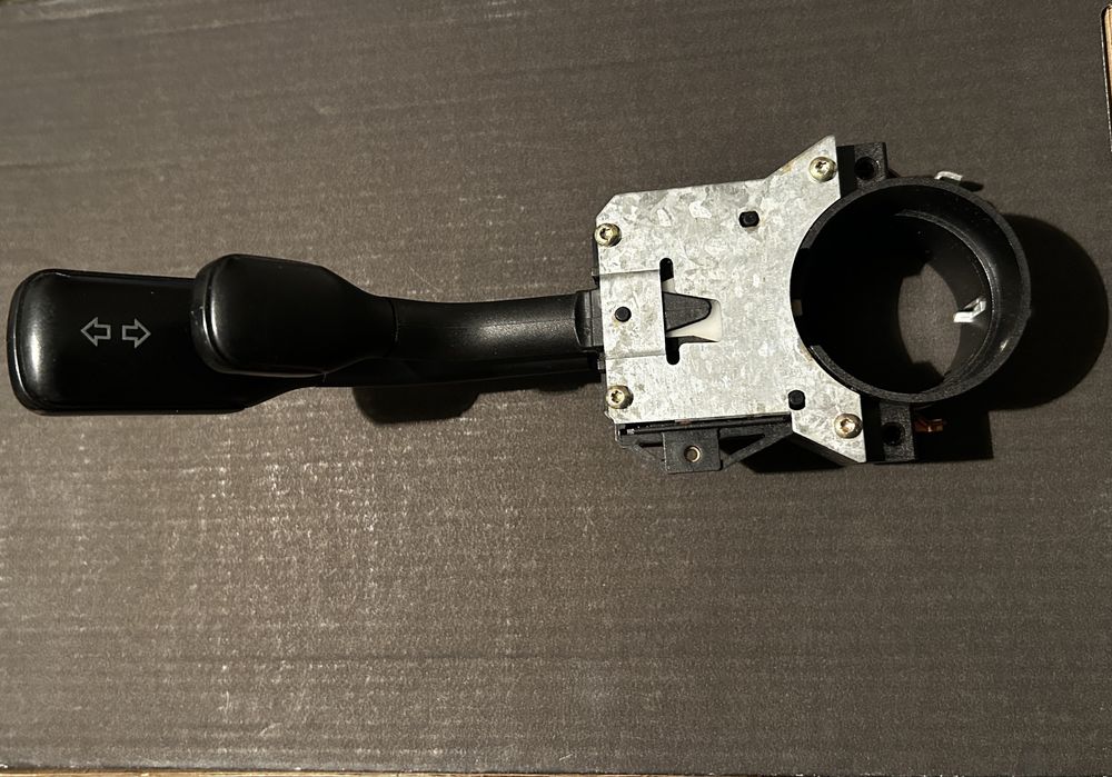 Продам стрикозу (гітару) на Audi A6 C4 (1994–1997)