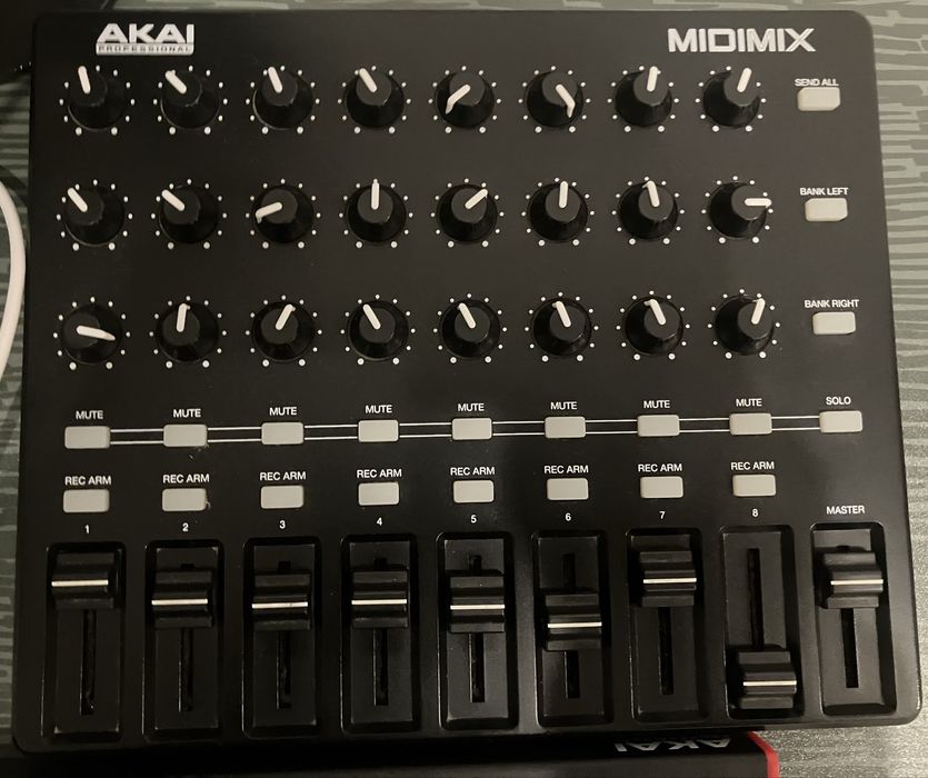 Akai Midimix em Bom Estado