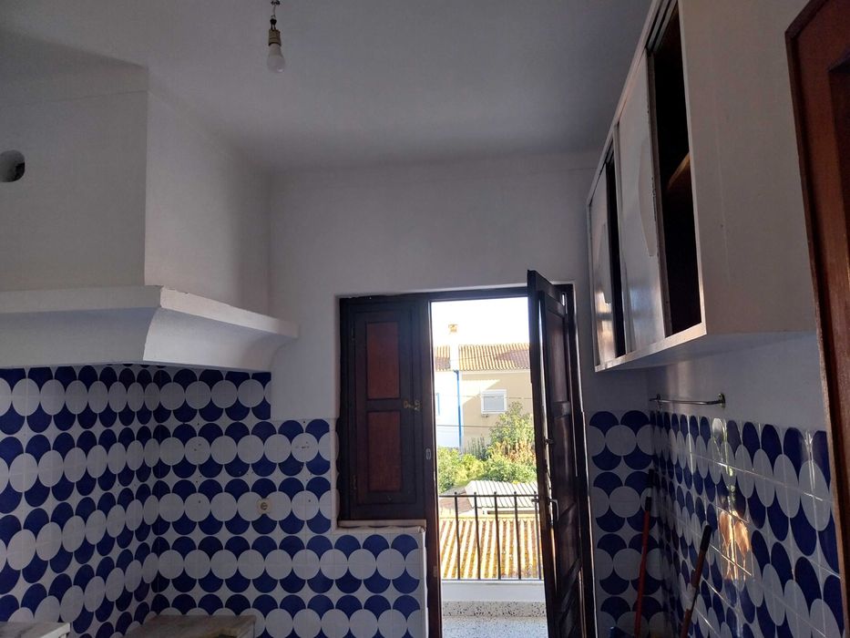 Arrenda-se Espaçoso Apartamento T3, Centro de Montemor-o-Novo
