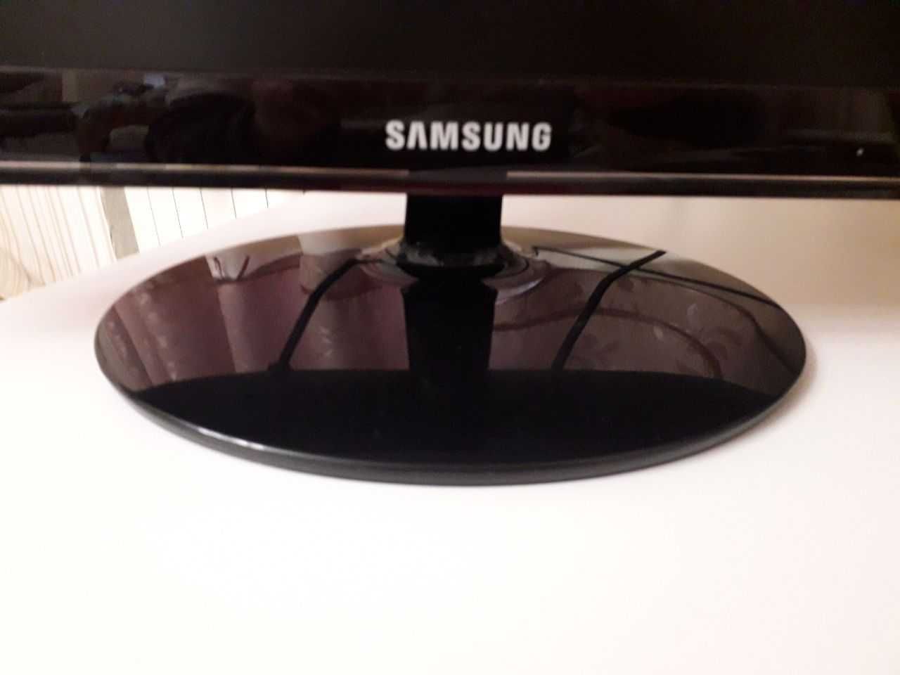 Монитор Samsung P2250