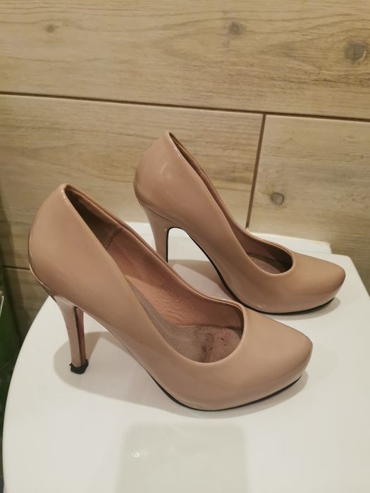Śliczne buty na obcasie