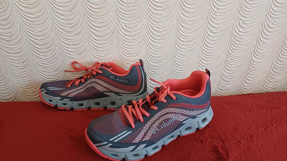 Кросівки жіночі Columbia, зручно і яскраво.