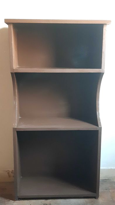 Móvel de madeira usado