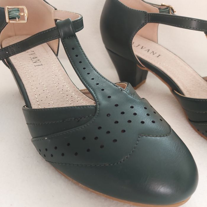 Zapinane czułenka Ajvani