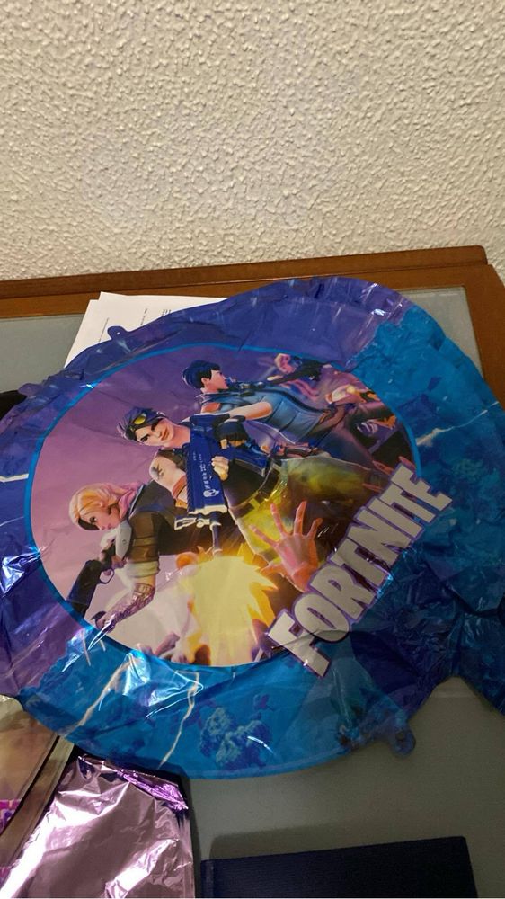 Pulseiras fortnite e balões
