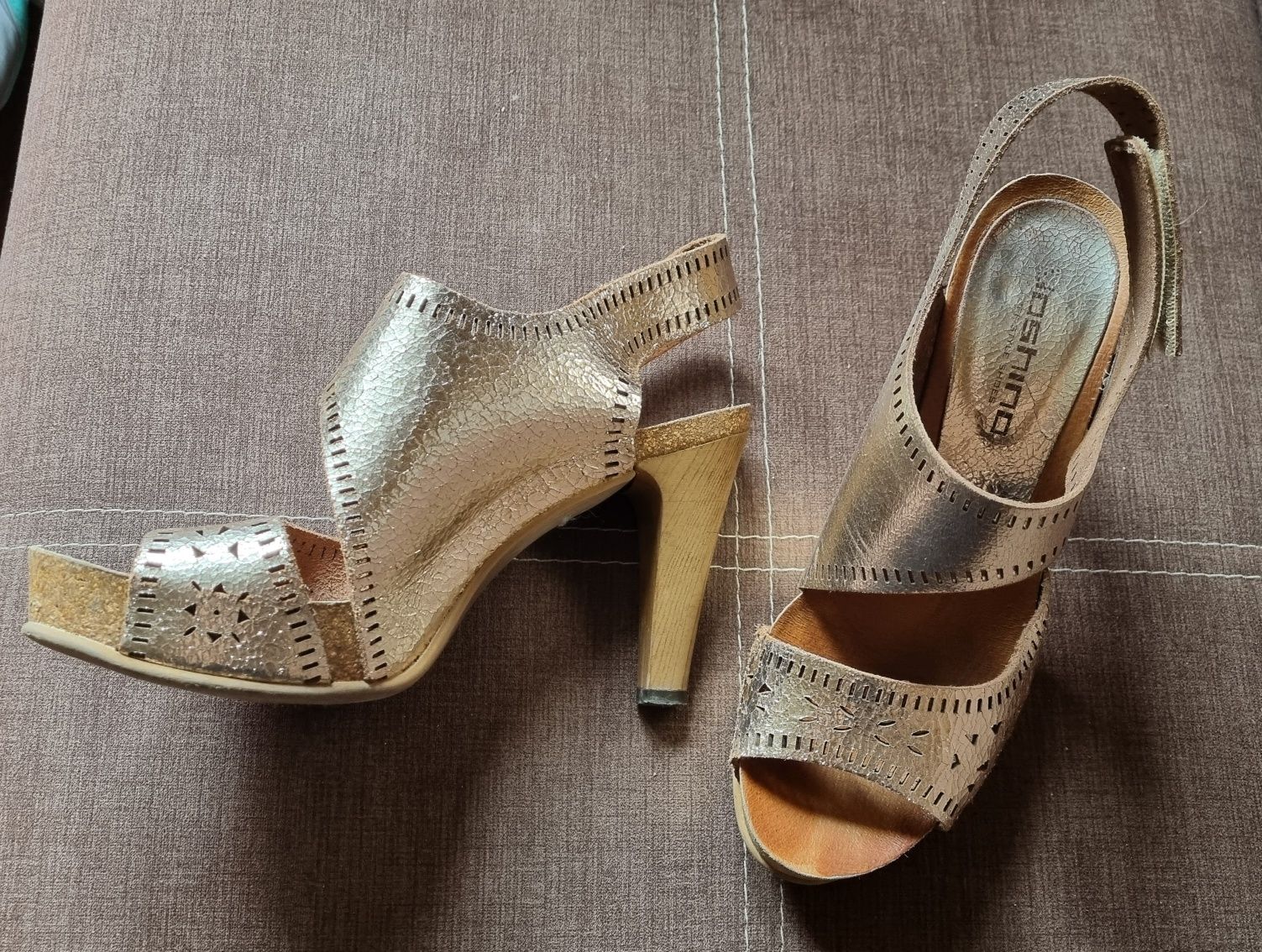 Buty damskie, rozmiar 38 (25 cm), na obcasie, złote