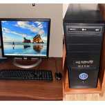 Zestaw komputer ekran klawiatura myszka z Windows 10