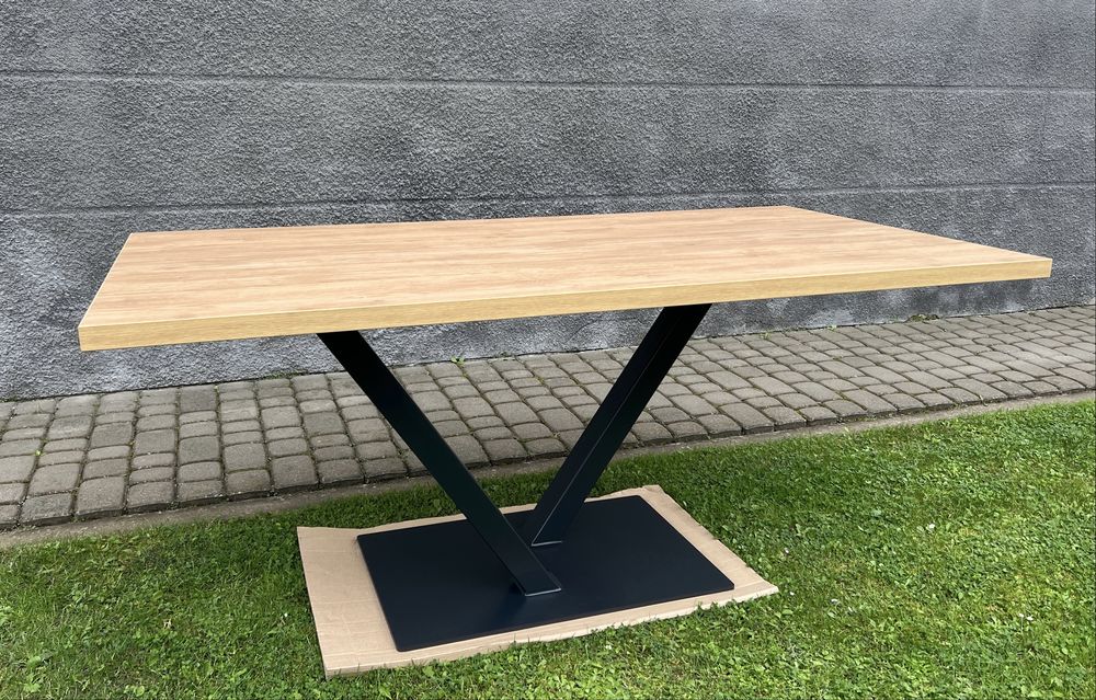 Стіл у стилі лофт