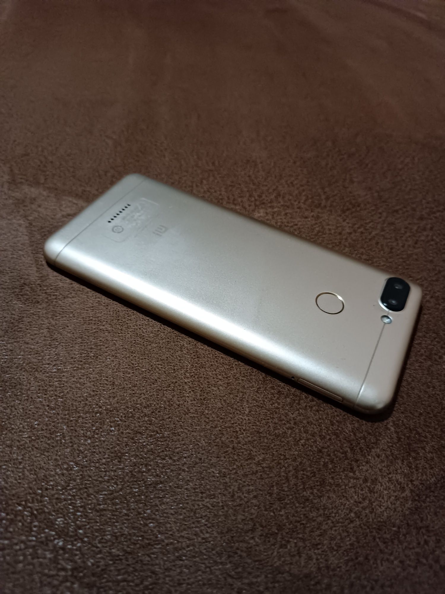 Телефон Xiaomi Redmi 6.