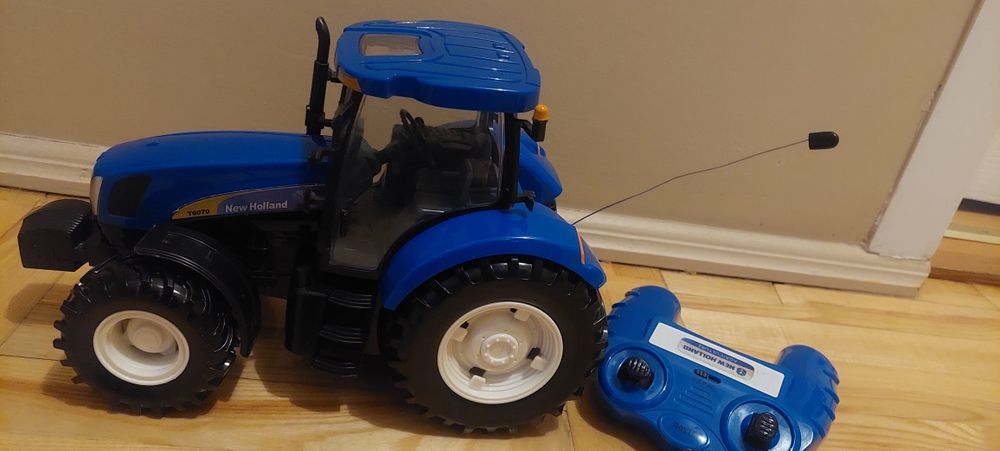 NEW HOLLAND traktor sterowany na pilot