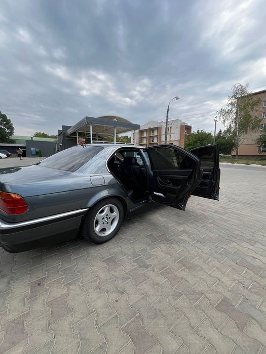 Продам бмв 728i 2000року