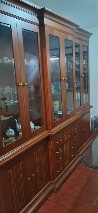 Estante de sala e mesa