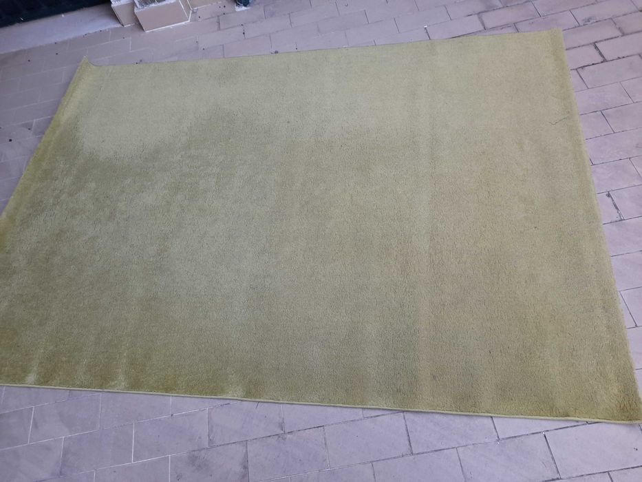 Tapete verde pelo curto