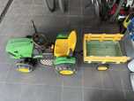 Traktorek dzieciecy John Deere z przyczepką