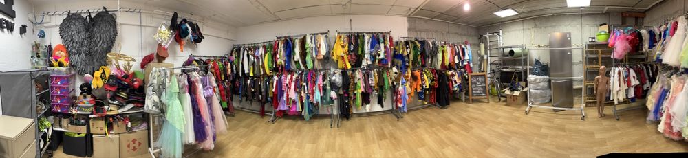 Розпродаж карнавальних костюмів