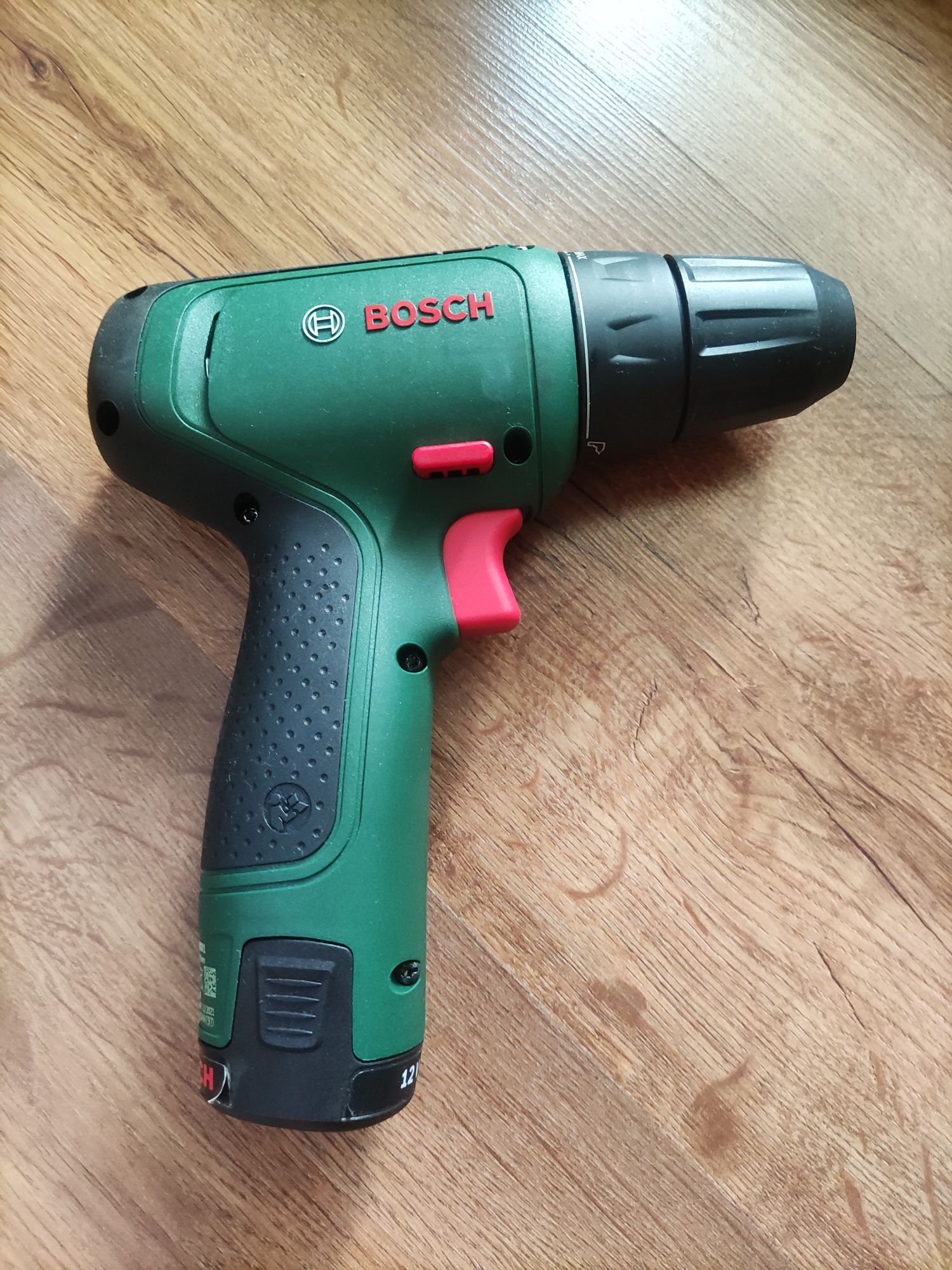 BOSCH Easy Drill 1200 o napięciu 12 V+Li-Ion o pojemności 2,0 Ah